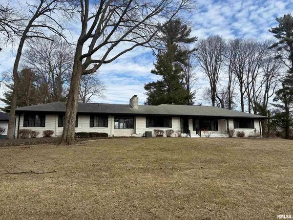 $275,000 | 2 Millwood Manor, Jacksonville, IL 62650