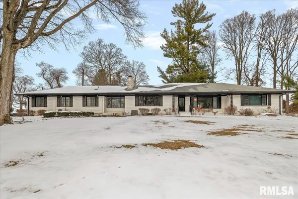 $275,000 | 2 Millwood Manor, Jacksonville, IL 62650