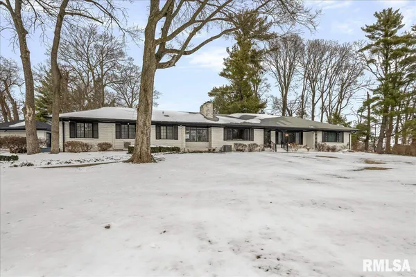 $275,000 | 2 Millwood Manor, Jacksonville, IL 62650