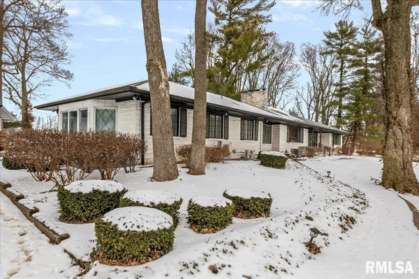 $275,000 | 2 Millwood Manor, Jacksonville, IL 62650