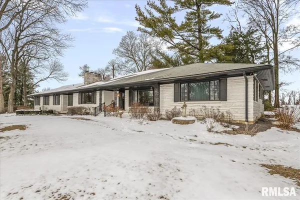 $275,000 | 2 Millwood Manor, Jacksonville, IL 62650