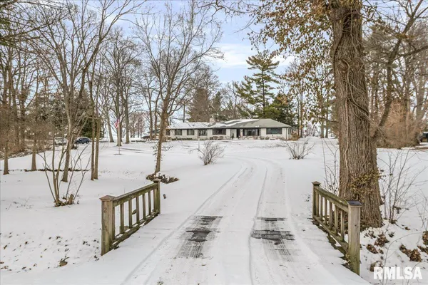 $275,000 | 2 Millwood Manor, Jacksonville, IL 62650