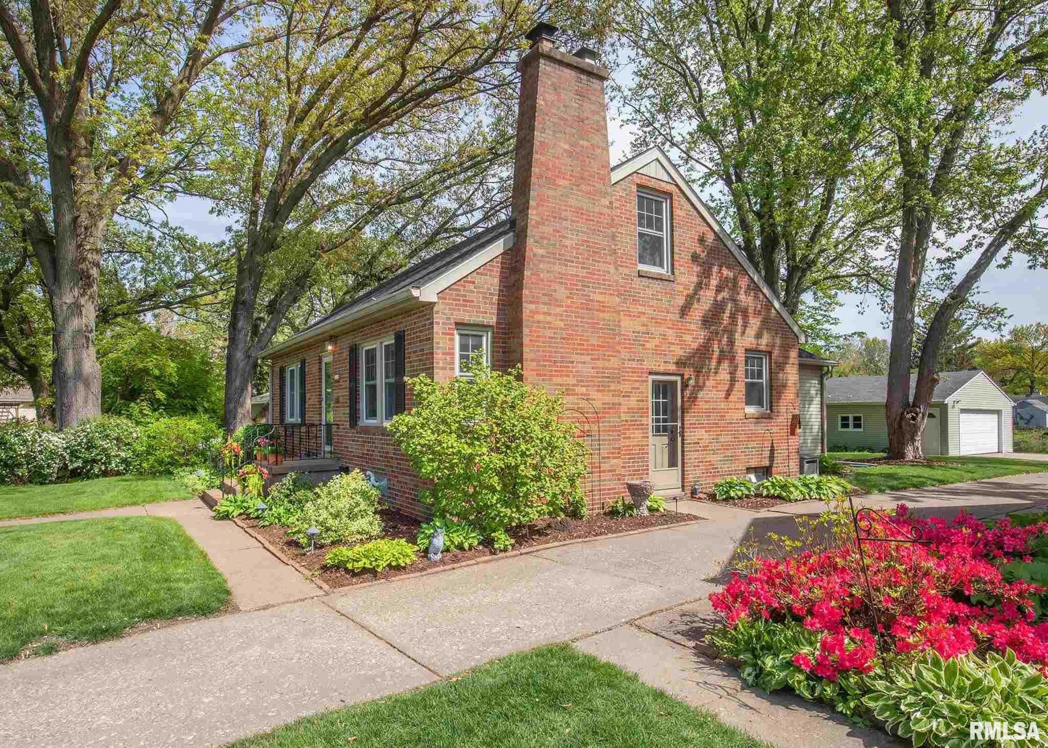 3421 Middle Road Davenport, IA 52803 - Photo 3 of 30 Gallery Image 3