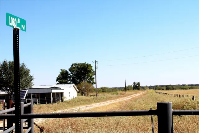 $250,000 | 1 Lobo Lane, Columbus, TX 78934