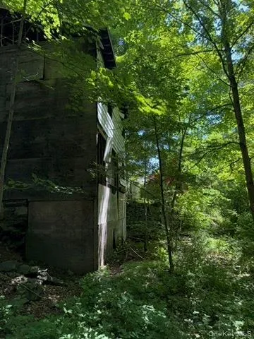 a view of a house with a tree
