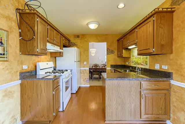 a kitchen that has a lot of cabinets in it