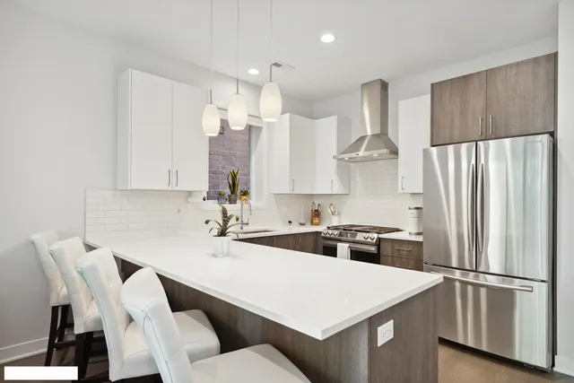 $2,900 | 4014 North Mozart Street, Unit 2, Chicago, IL 60618