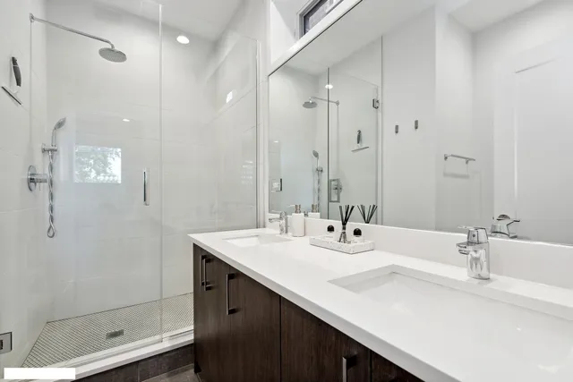 $2,900 | 4014 North Mozart Street, Unit 2, Chicago, IL 60618