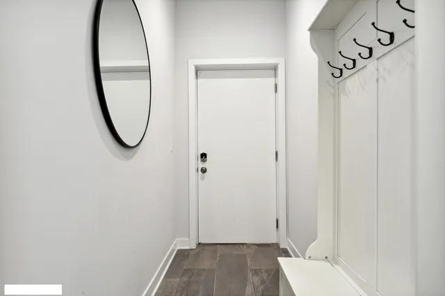 $2,900 | 4014 North Mozart Street, Unit 2, Chicago, IL 60618