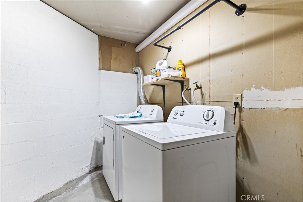 2178 Ridge Rider Road Bradley, CA 93426 - Photo 42 of 51 a utility room with dryer and washer