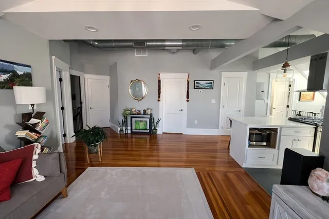 $3,500 | 40 Winthrop Street, Unit 3, Salem, MA 01970