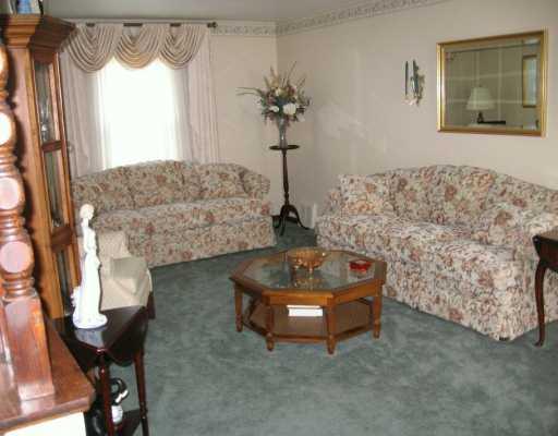 41 Tanager Drive McKees Rocks, PA 15136 - Photo 2 of 8 Living Room.