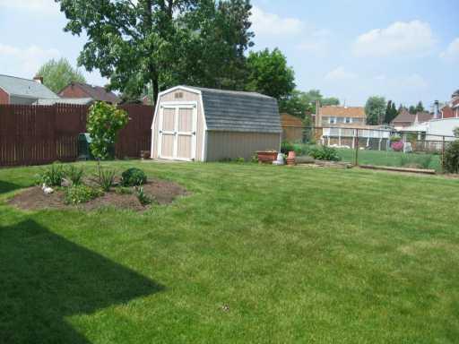 41 Tanager Drive McKees Rocks, PA 15136 - Photo 8 of 8 Yard/Garden.