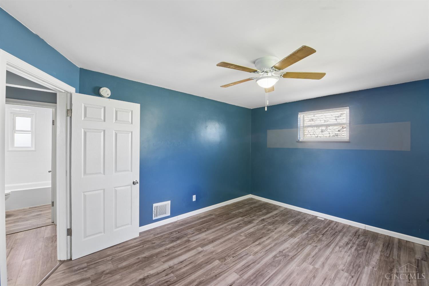 627 Roebling Road Cincinnati, OH 45238 - Photo 16 of 53