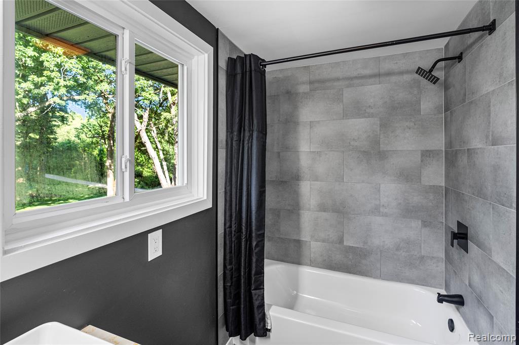 1460 West Silverbell Road Lake Orion, MI 48359 - Photo 58 of 69