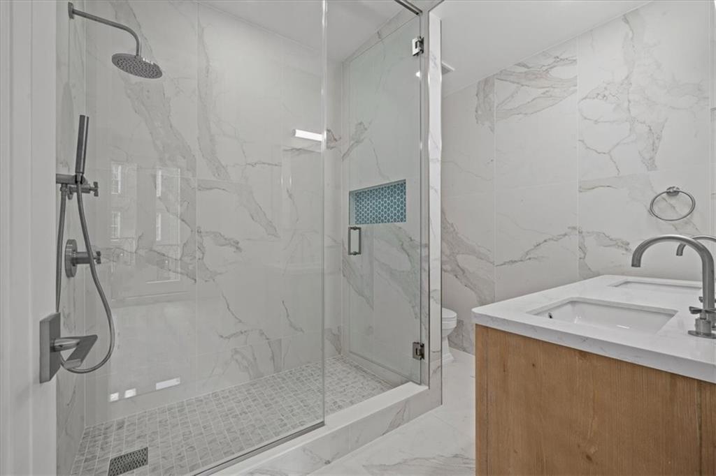 147 Luquer Street, Unit 1 Brooklyn, NY 11231 - Photo 13 of 26 Bathrrom
