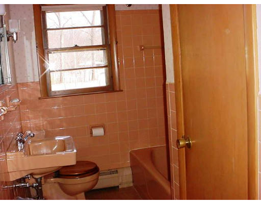 17 Bates Road Westfield, MA 01085 - Photo 4 of 14 Gallery Image 4