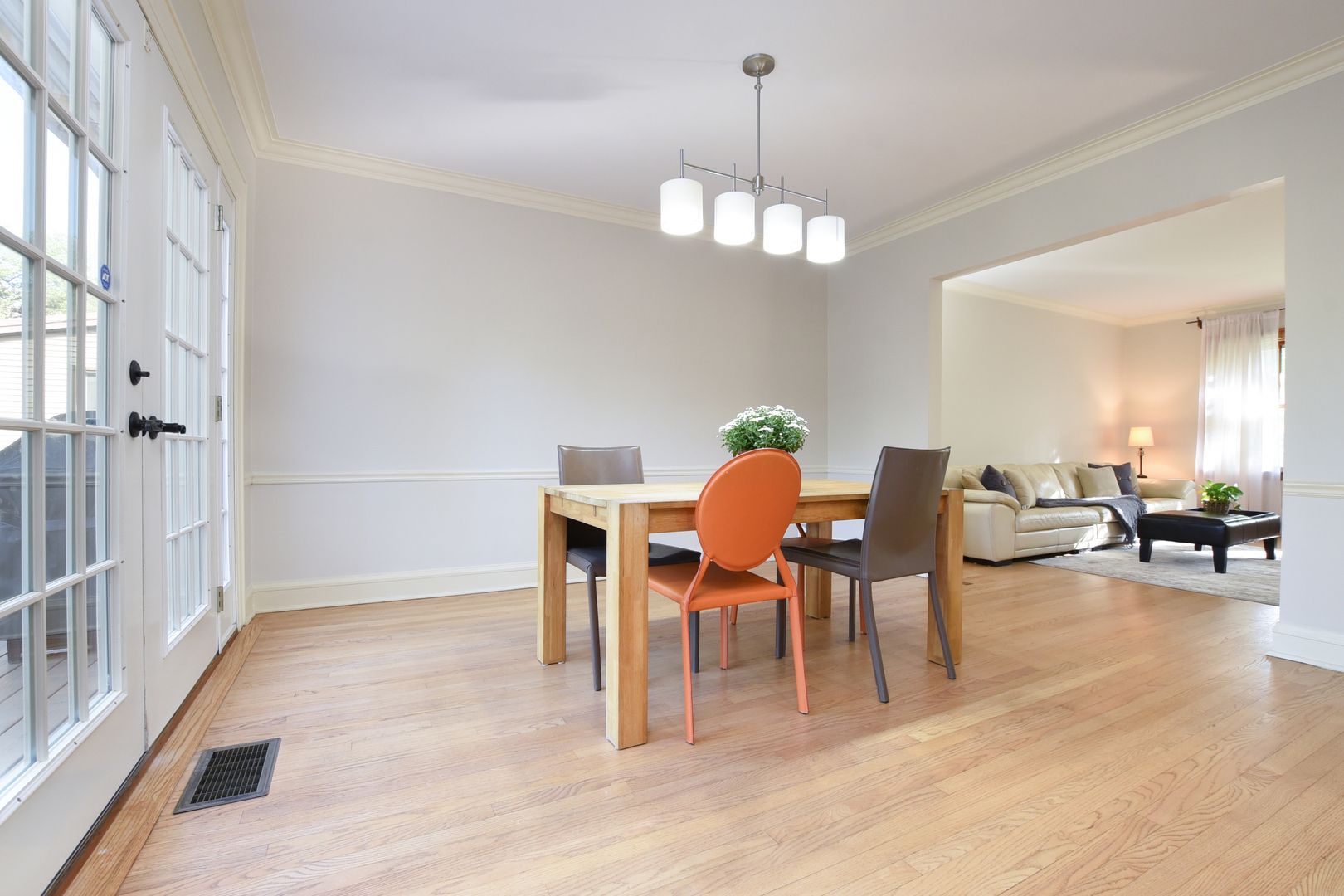 739 Selborne Road Riverside, IL 60546 - Photo 11 of 34