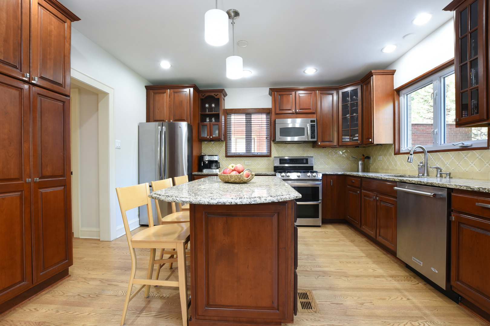 739 Selborne Road Riverside, IL 60546 - Photo 12 of 34