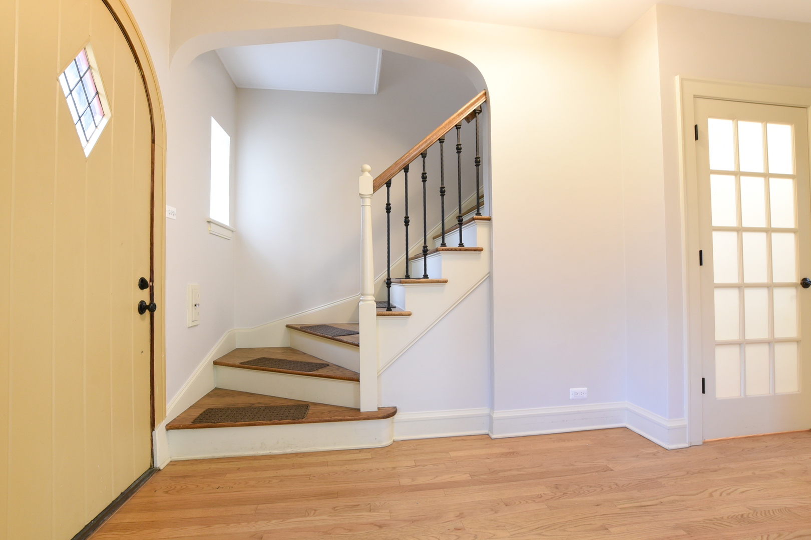 739 Selborne Road Riverside, IL 60546 - Photo 4 of 34