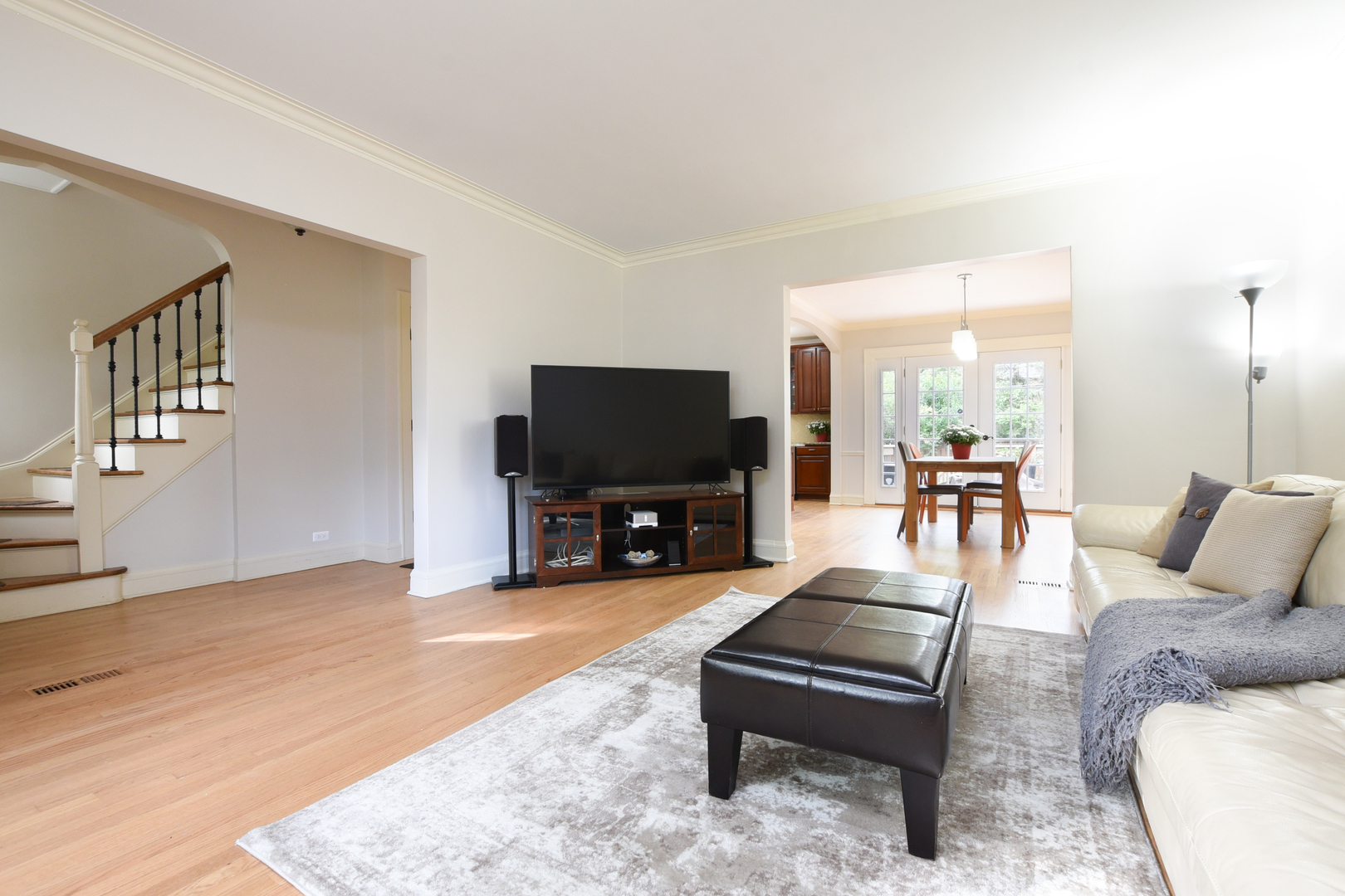 739 Selborne Road Riverside, IL 60546 - Photo 8 of 34