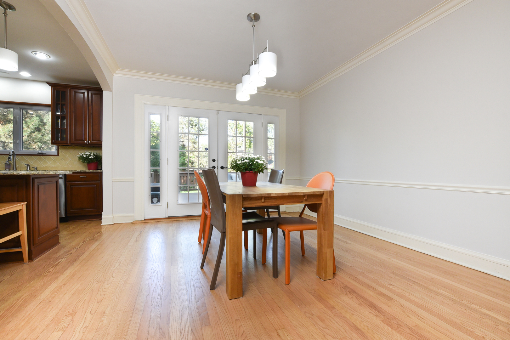 739 Selborne Road Riverside, IL 60546 - Photo 9 of 34