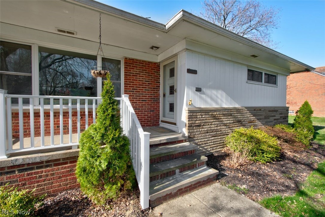 25755 Highland Road Cleveland, OH 44143 - Photo 2 of 31