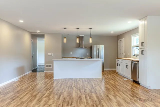 $338,000 | 25610 South Parkside Drive, Channahon, IL 60410