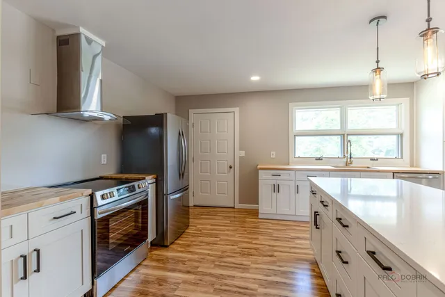 $338,000 | 25610 South Parkside Drive, Channahon, IL 60410