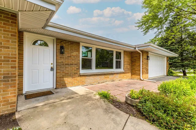 $338,000 | 25610 South Parkside Drive, Channahon, IL 60410