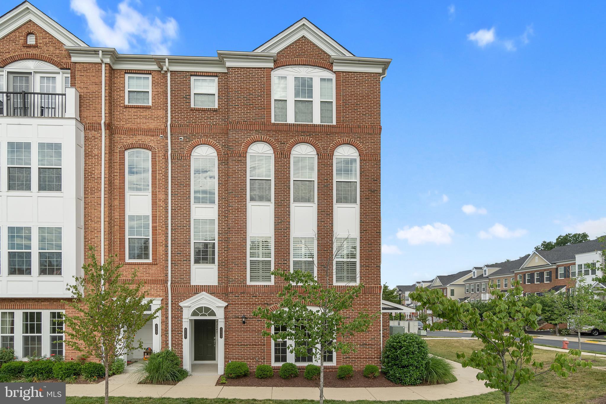 42849 Burrell Square Ashburn, VA 20147 - Photo 2 of 46