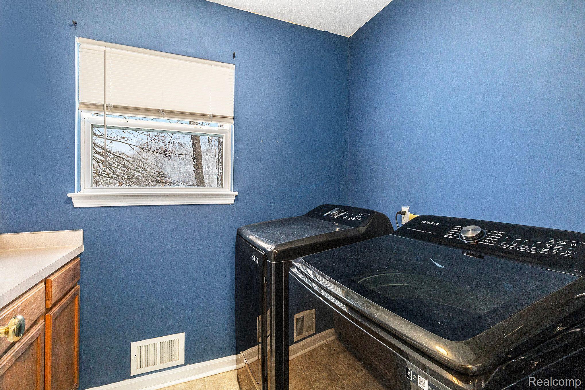 1249 West Coon Lake Road Howell, MI 48843 - Photo 9 of 27 Gallery Image 9