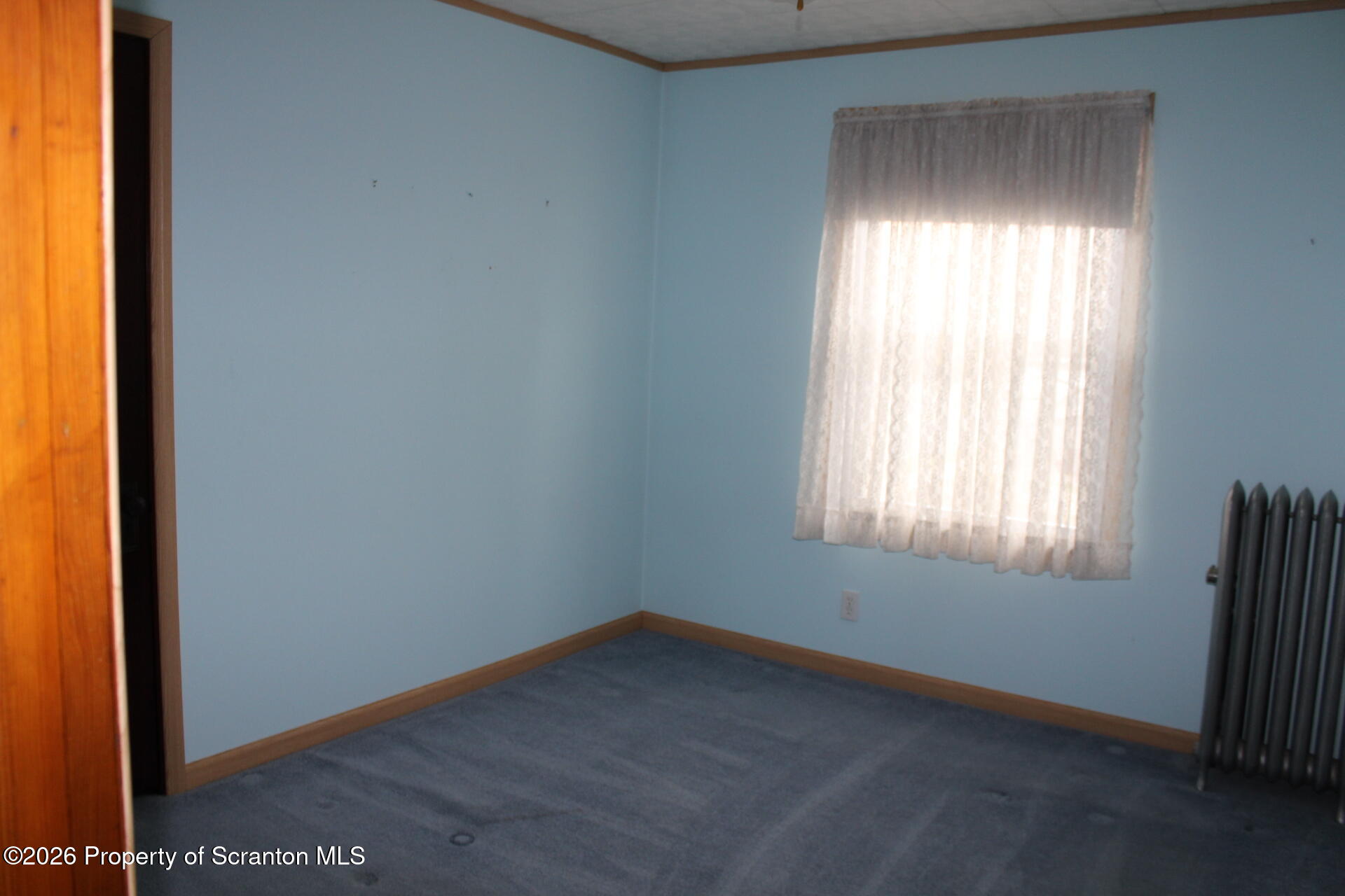 900 Wheeler Avenue Scranton, PA 18510 - Photo 18 of 25 an empty room with a window