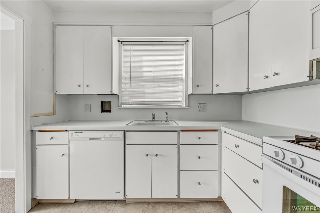 74 Leonard Post Drive Cheektowaga, NY 14211 - Photo 17 of 41