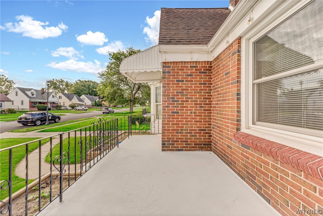 74 Leonard Post Drive Cheektowaga, NY 14211 - Photo 3 of 41