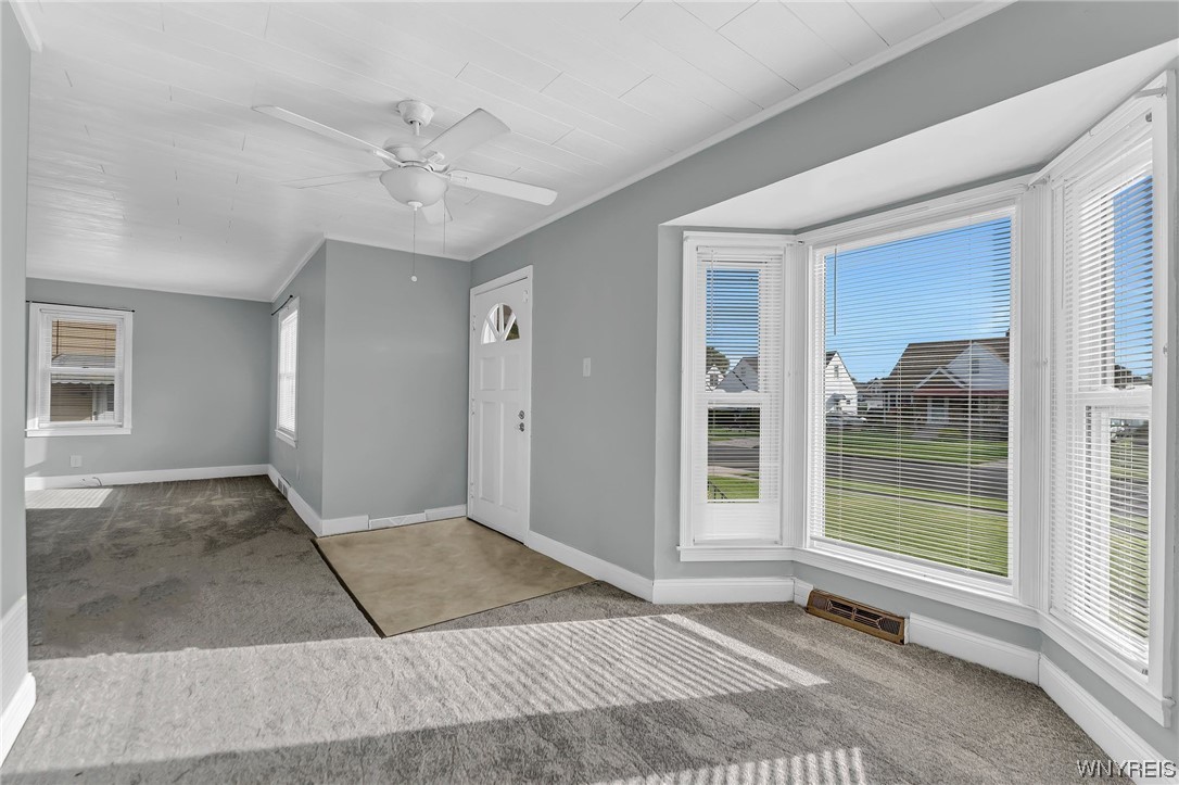 74 Leonard Post Drive Cheektowaga, NY 14211 - Photo 4 of 41 Dining area