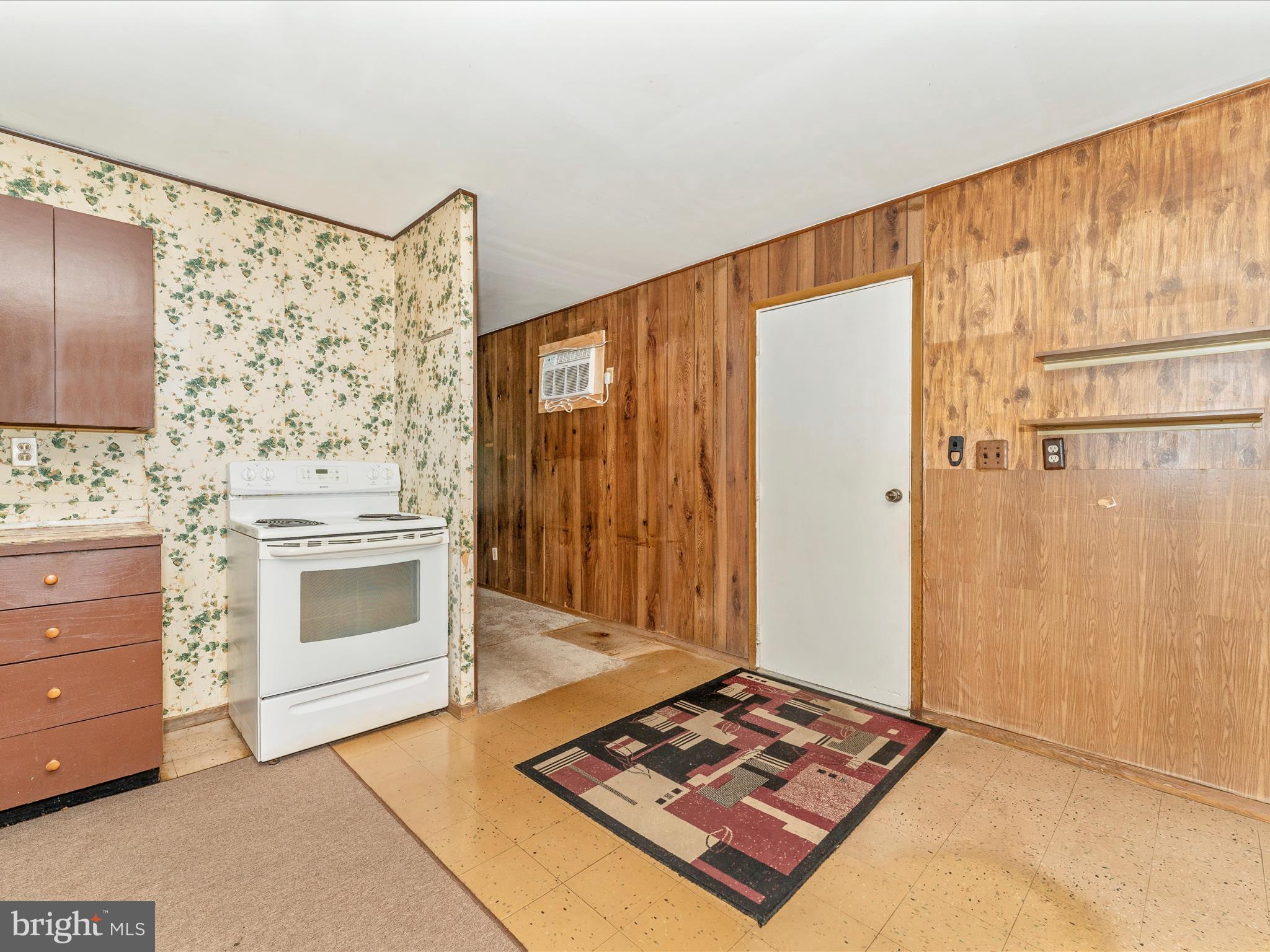 6094 Quartz Circle Frederick, MD 21702 - Photo 12 of 35 Kitchen/Dining Area