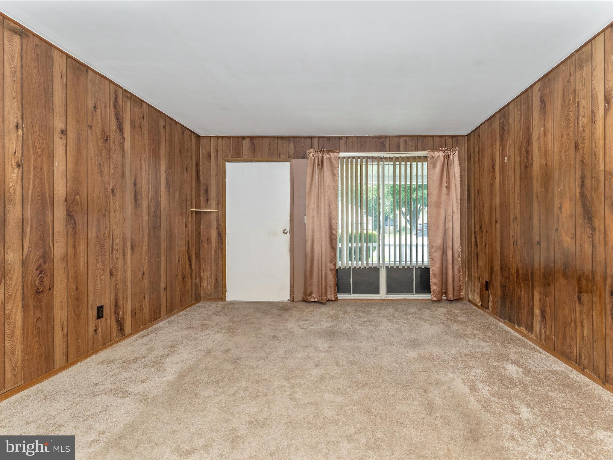 6094 Quartz Circle Frederick, MD 21702 - Photo 6 of 35 Living Room