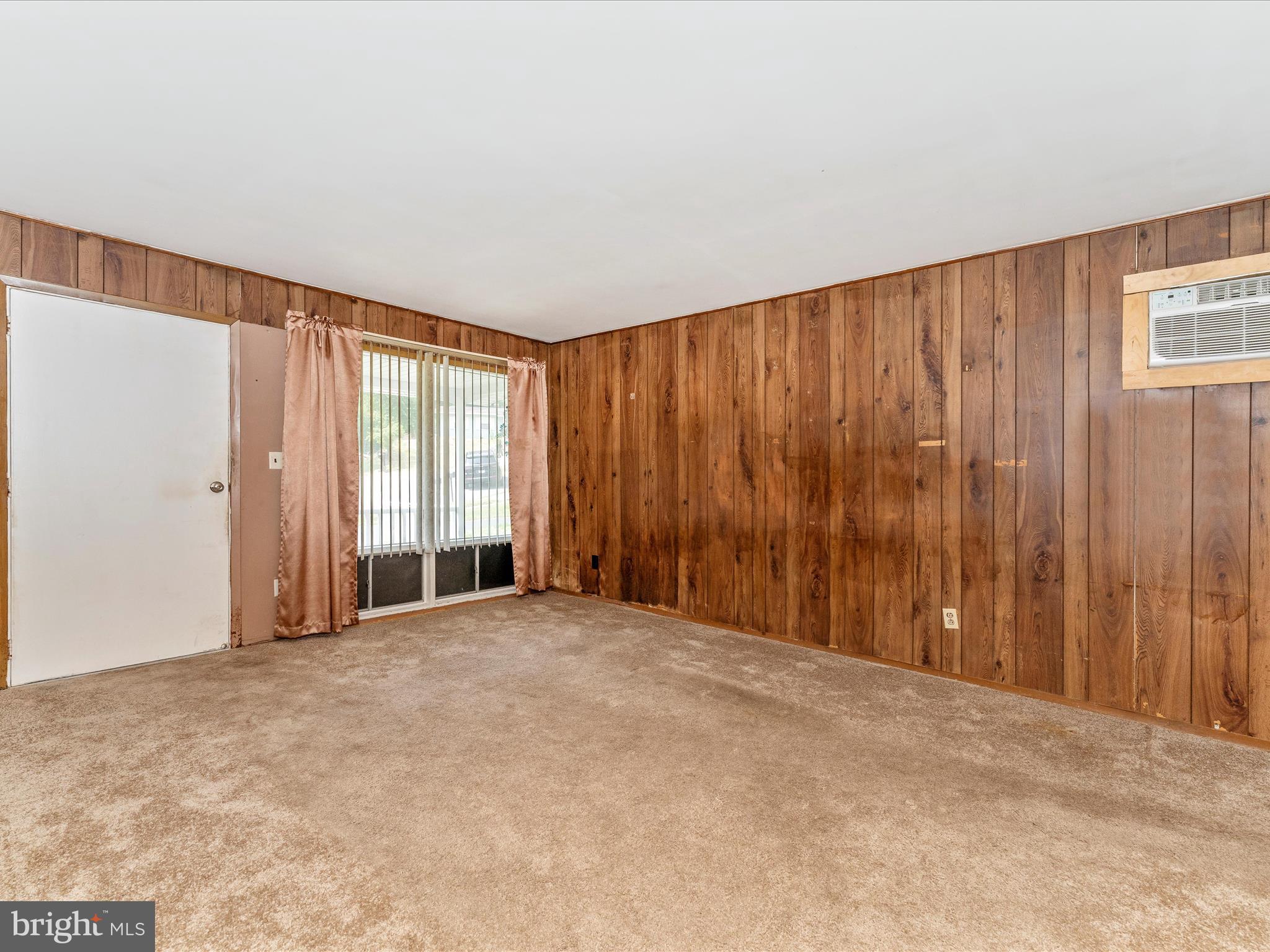 6094 Quartz Circle Frederick, MD 21702 - Photo 7 of 35 Living Room