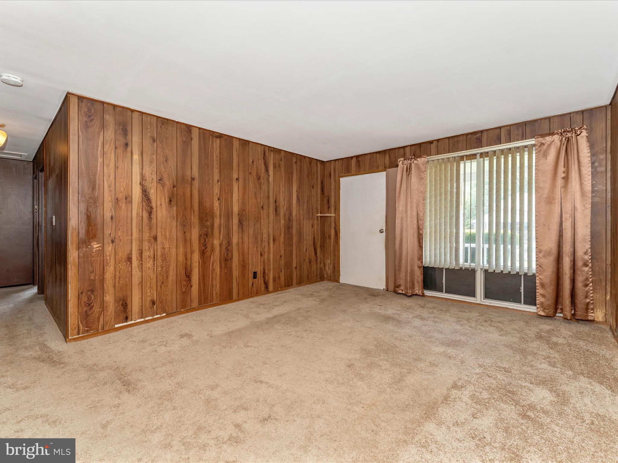 6094 Quartz Circle Frederick, MD 21702 - Photo 8 of 35 Living Room