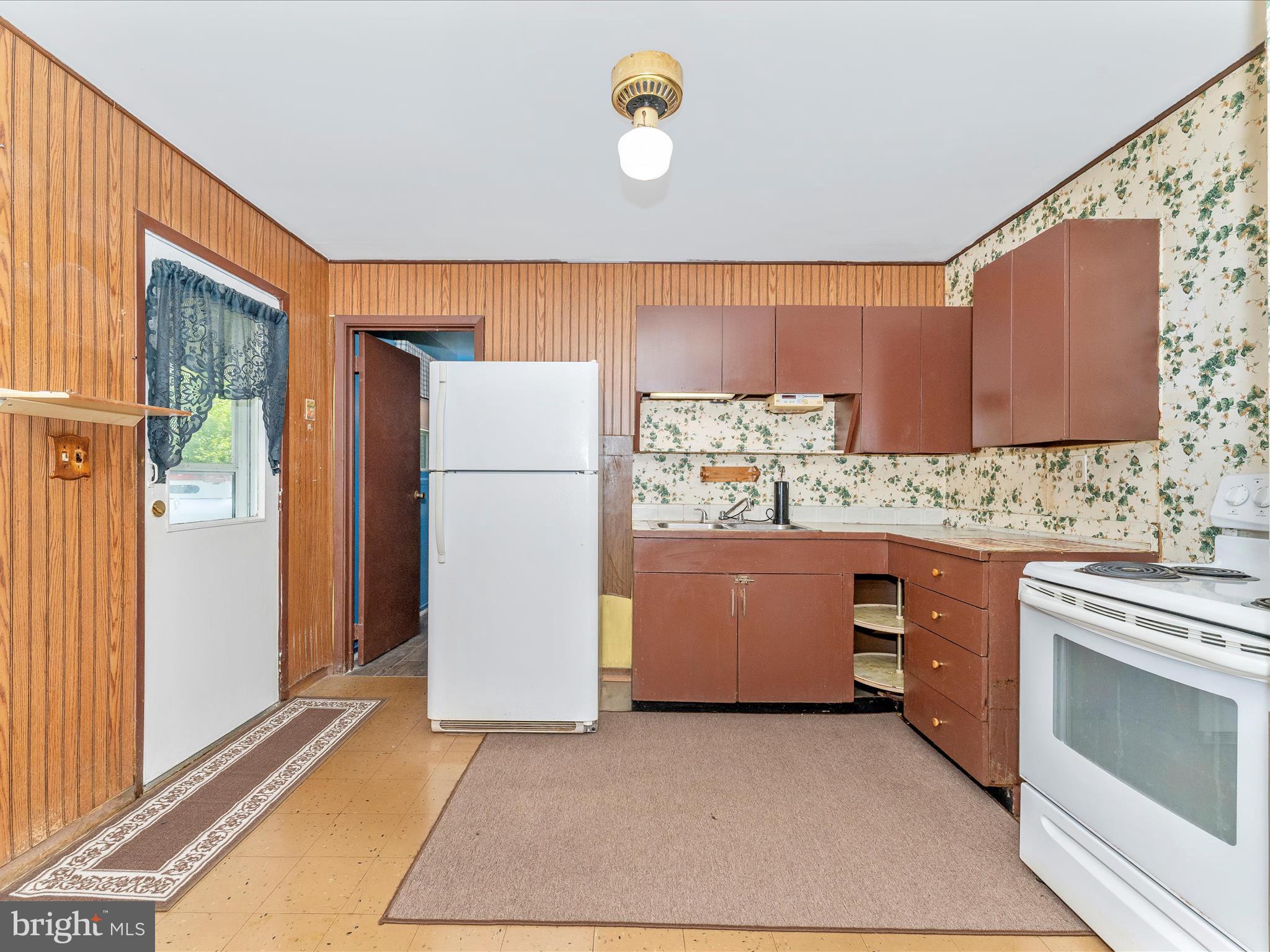 6094 Quartz Circle Frederick, MD 21702 - Photo 9 of 35 Kitchen
