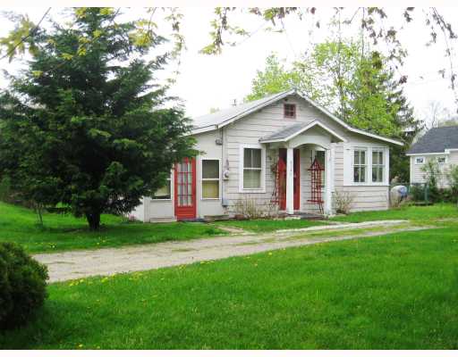 4046 Main Road Tiverton, RI 02878 - Photo 1 of 5 Exterior Front.