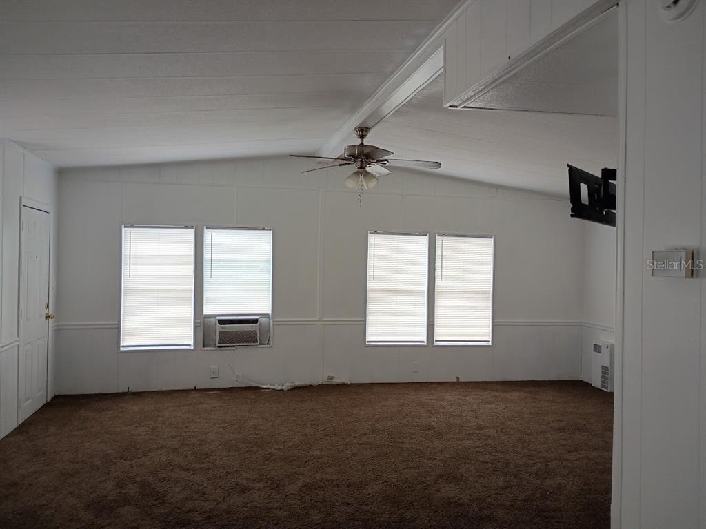 10411 Ratell Avenue Gibsonton, FL 33534 - Photo 11 of 15 an empty room with a window and a ceiling fan