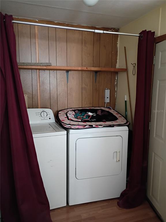 10411 Ratell Avenue Gibsonton, FL 33534 - Photo 8 of 15 a utility room with dryer and washer