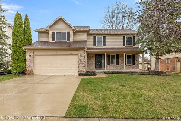 $440,200 | 21717 Hildebrandt Drive, Flat Rock, MI 48134