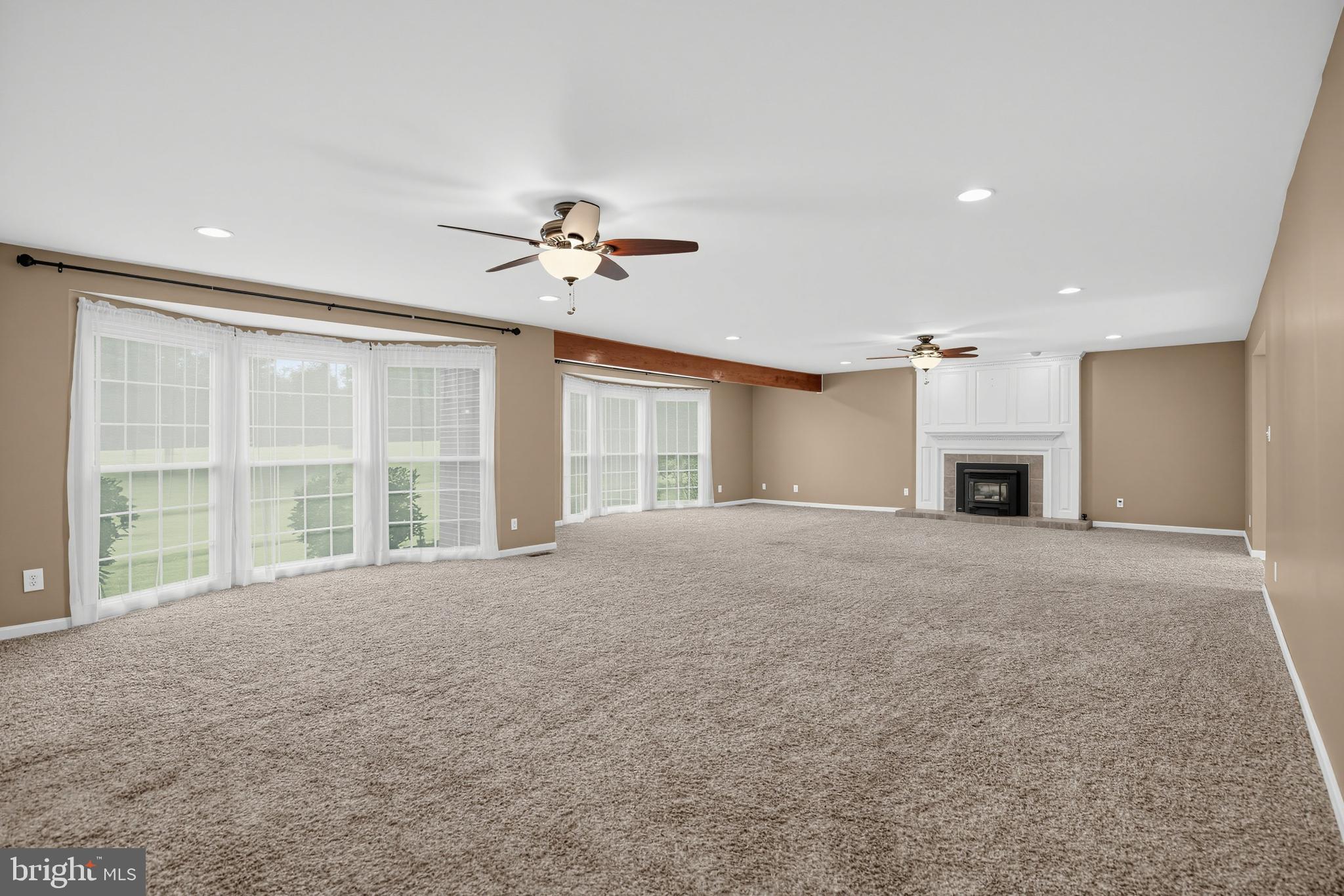 9430 Solomons Island Road North Owings, MD 20736 - Photo 6 of 36 XL Living Room