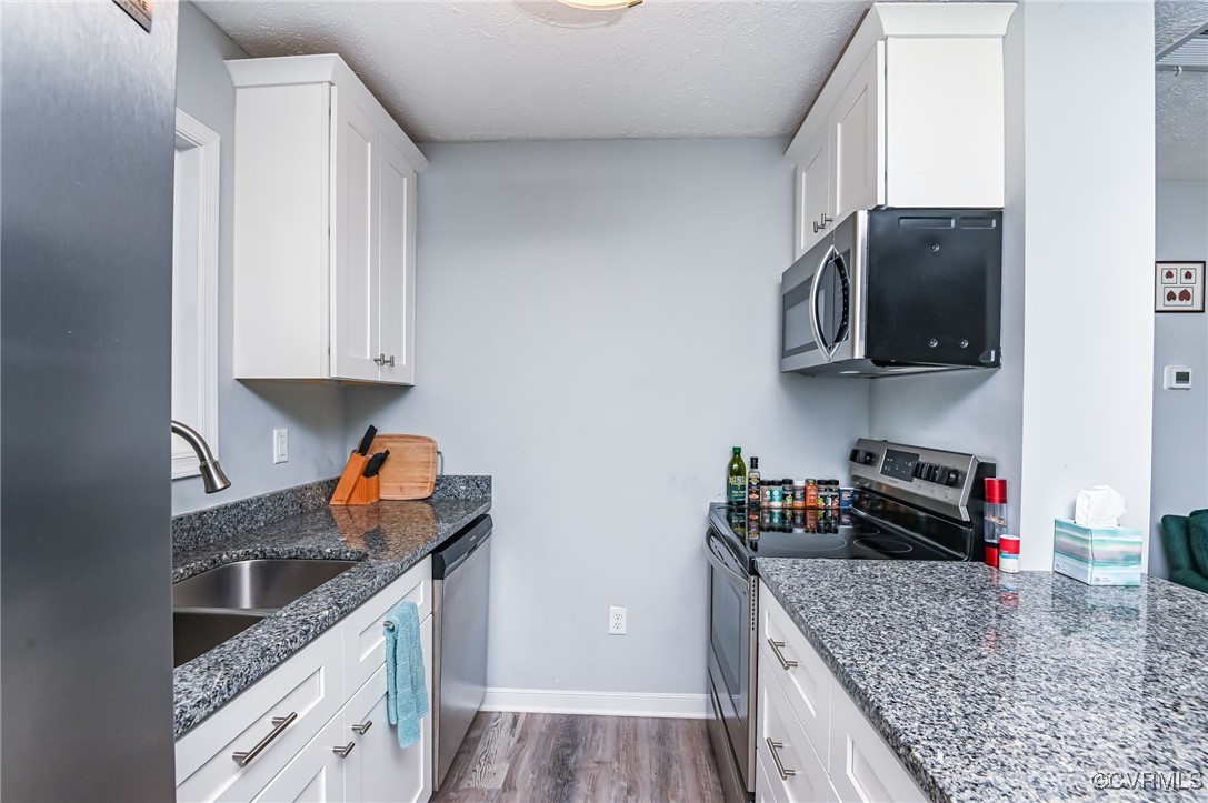 184 Fox Road Gum Spring, VA 23065 - Photo 13 of 27 a kitchen with granite countertop a sink a stove and cabinets