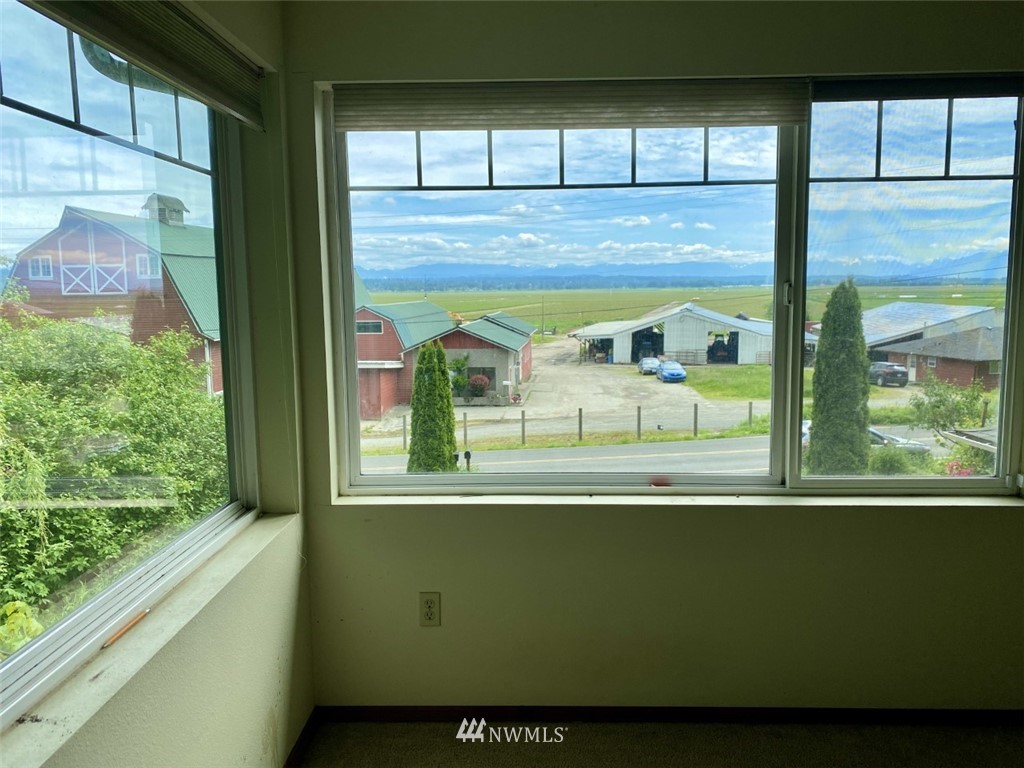 10010 Lowell Larimer Road Everett, WA 98208 - Photo 5 of 18 Gallery Image 5