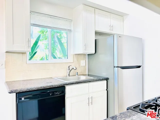 $2,395 | 10936 Hartsook Street, Unit A, North Hollywood, CA 91601