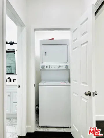 $2,395 | 10936 Hartsook Street, Unit A, North Hollywood, CA 91601